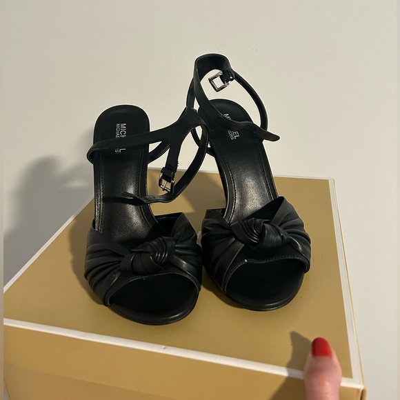 WORN ONCE Michael Kors knot heel - Picture 3 of 5